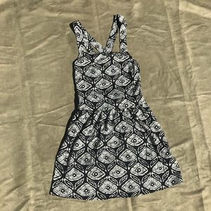 Dress with an adjustable tie